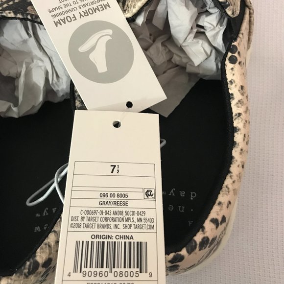 Women's Reese Memory Foam Insole Sneakers - Picture 8 of 8